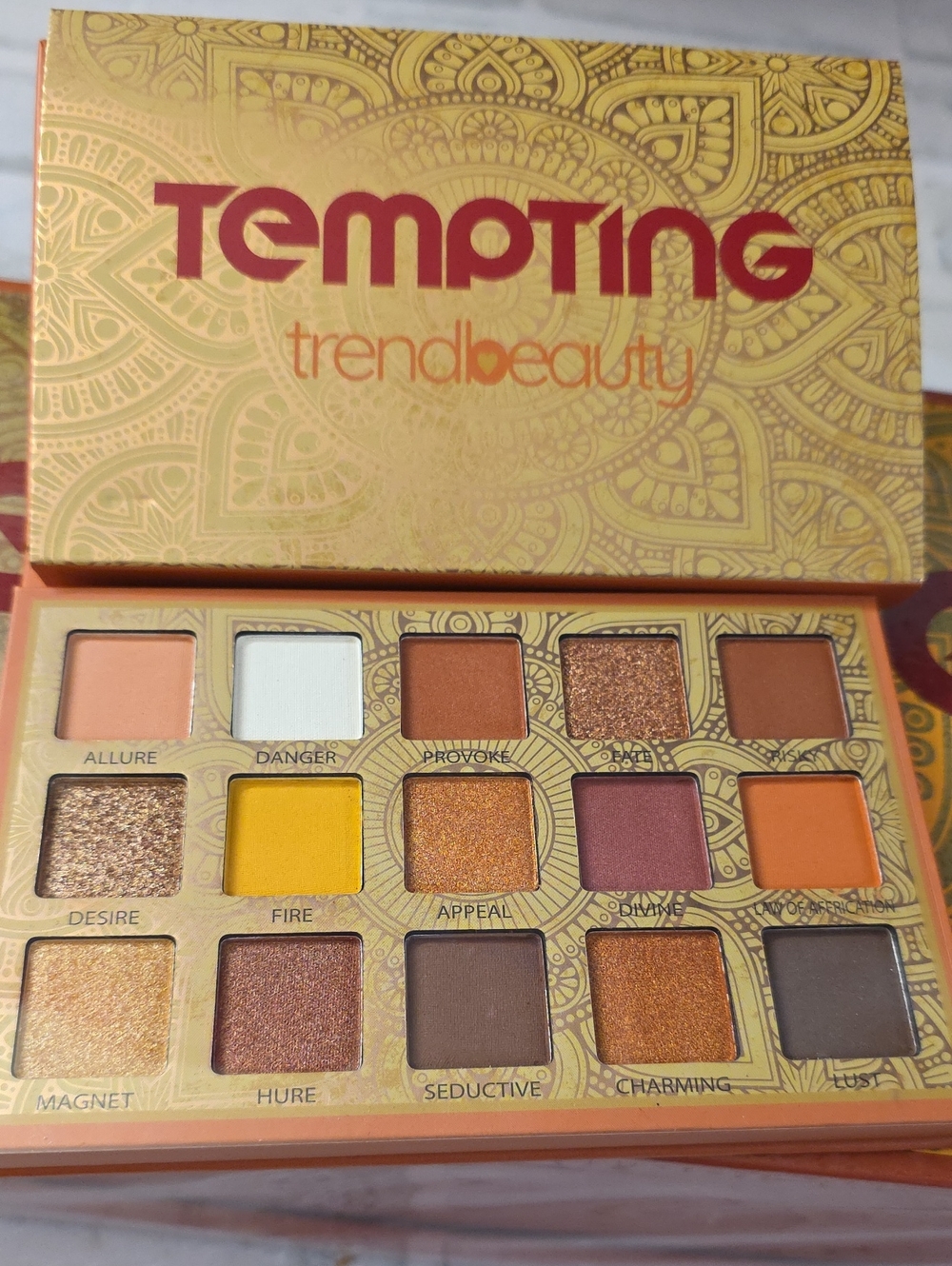 Tempting Trendbeauty Warm Eyeshadow Palette - Golden Brown & Orange Tones